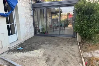 Réalisation d’une terrasse en carrelage – Un bel avant/après ! – photo 3 – Huismes (37)